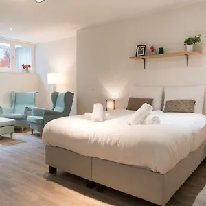 https://clean-and-modern-nassau-canal-apartment.amsterdamhotelsnl.com